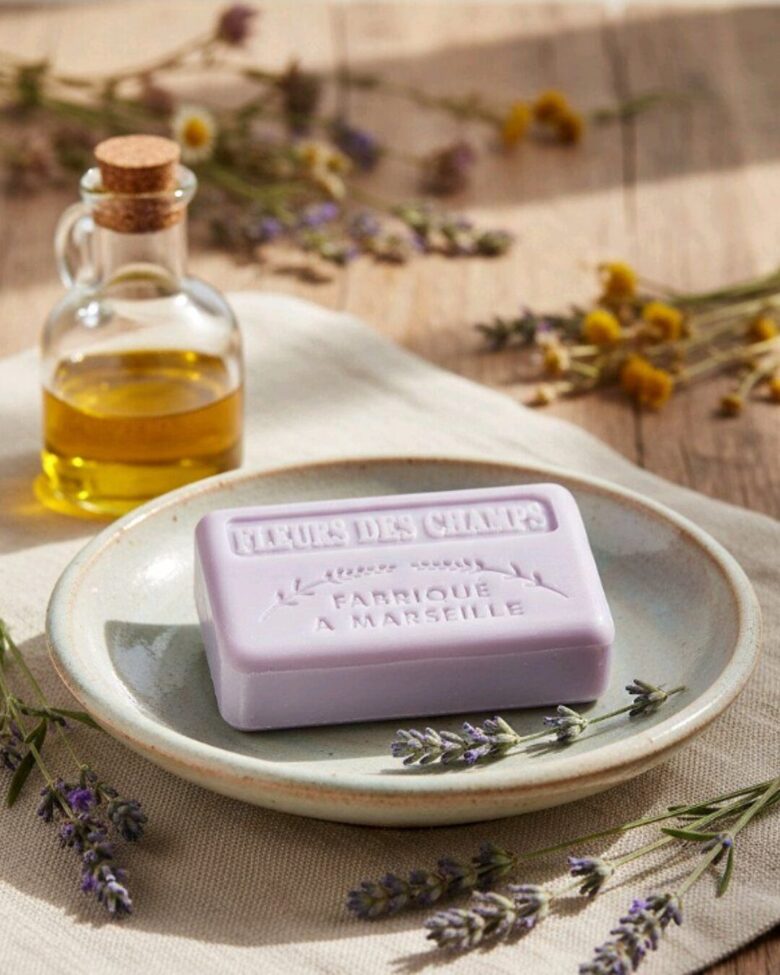 Pievų gėlių muilas su taukmedžio sviestu