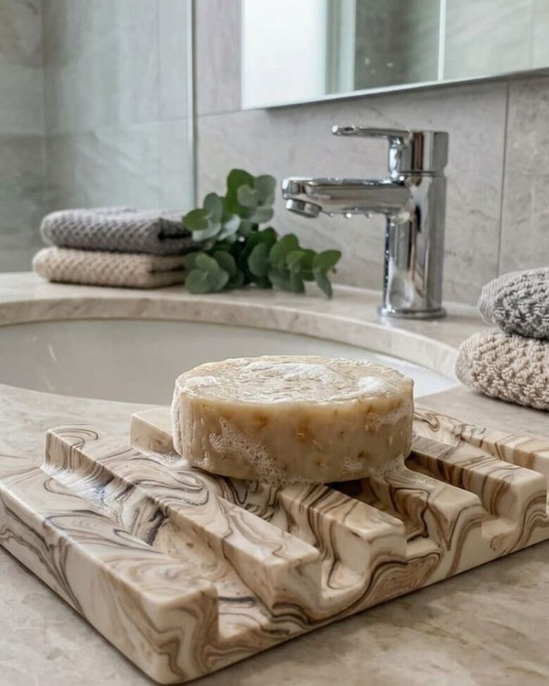 FLOW – Jesmonito muilinė su grotelėmis